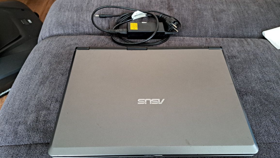 Laptop Asus X51L