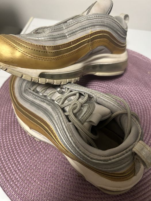 Afidasi nike stare buna