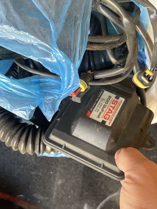 Metan kaptivaga.  4 ta balon polni trupka xamanarsasi kamplek bor