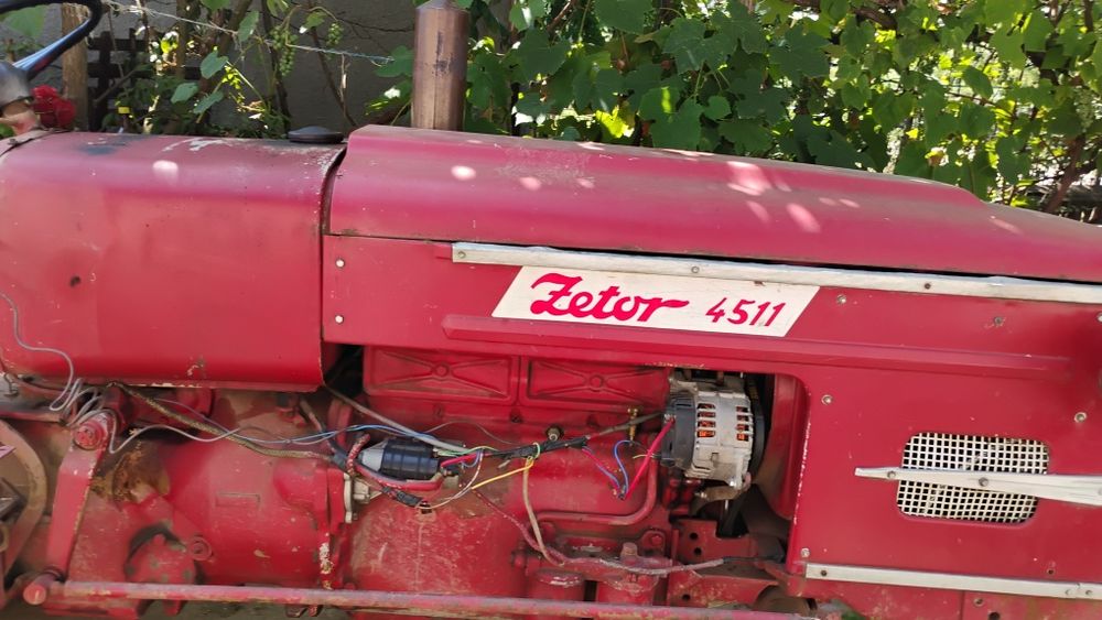 Tractor  in 4 pistoane sau schimb cu diverse