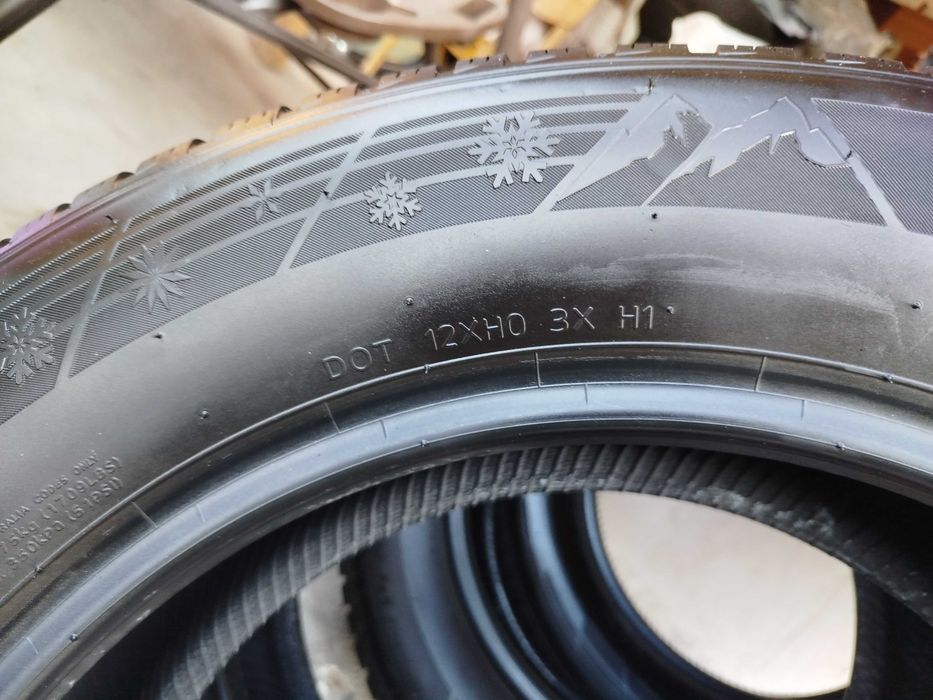 Продавам четири броя зимни гуми hankook winter icept evo3x, 215/65/17