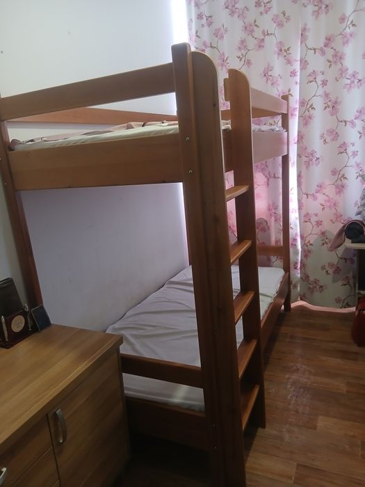 Двух ярусная кровать с  матрасами