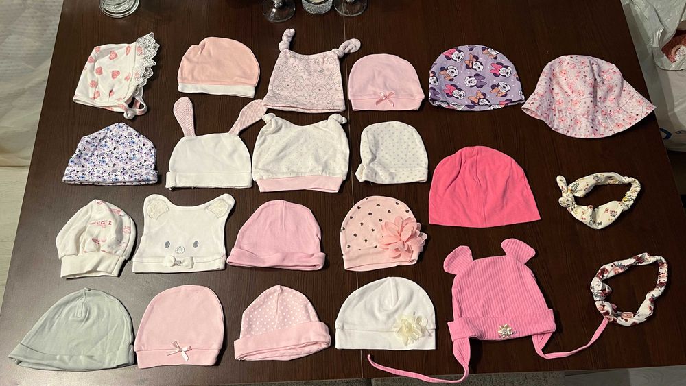 Шапки за бебе (момиче). Лот от 20 бр