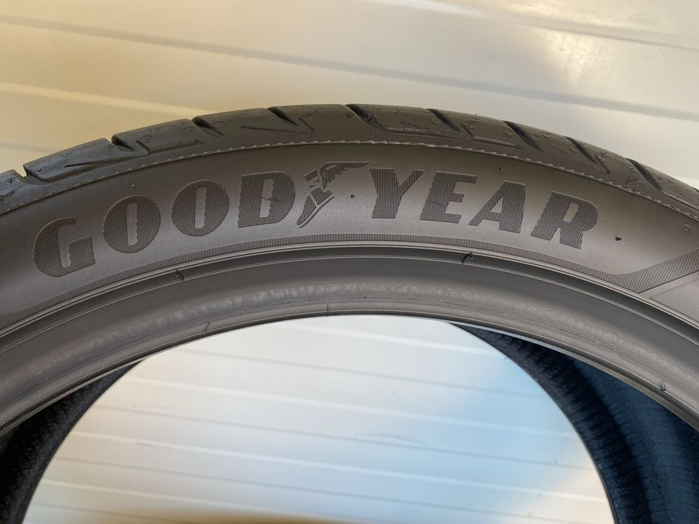 2бр Летни гуми 275/35/19/Goog Year Eagle F1/Runflat/RSC/dot1819г/6мм