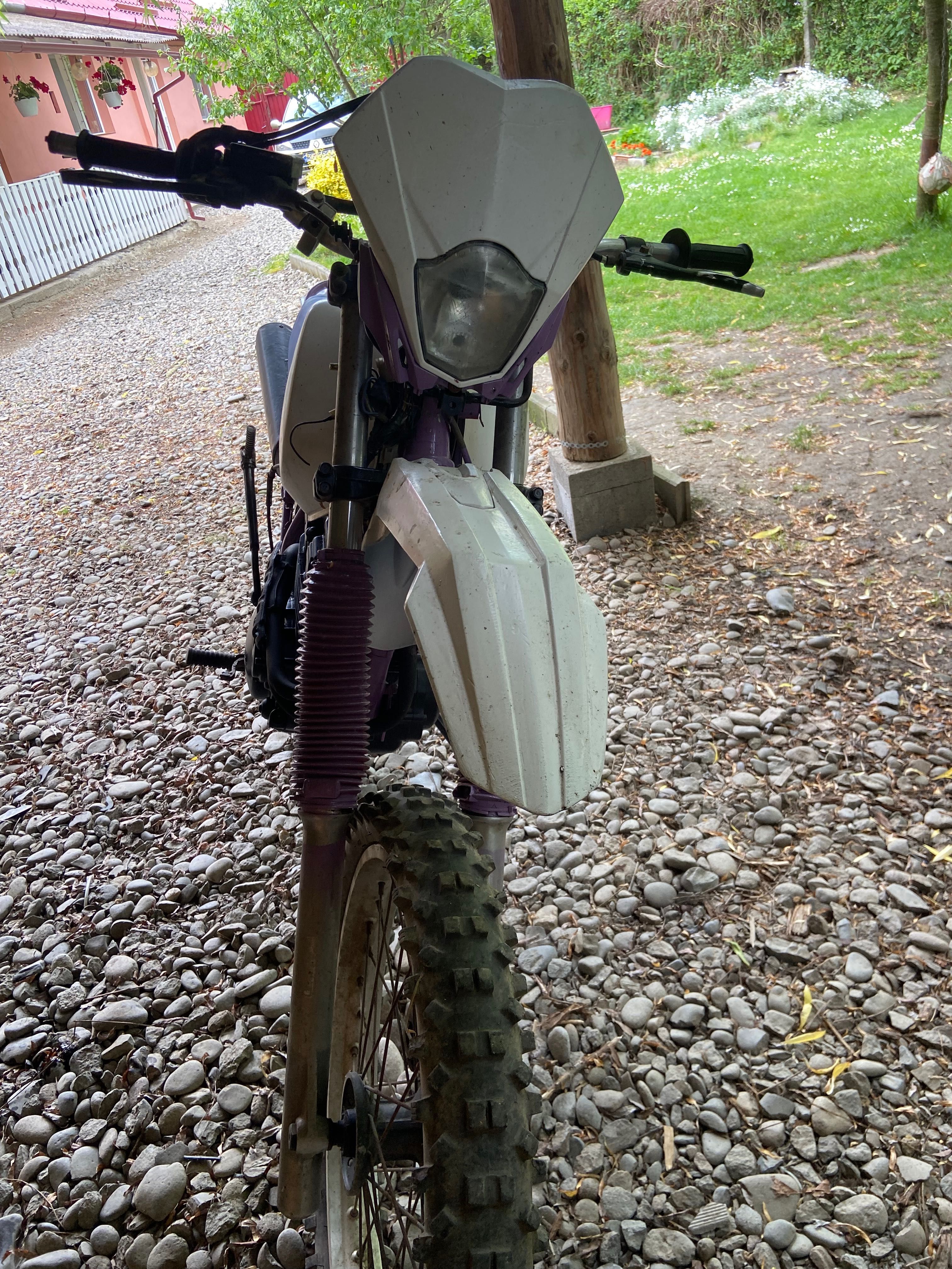 DE VANZARE yamaha xt350