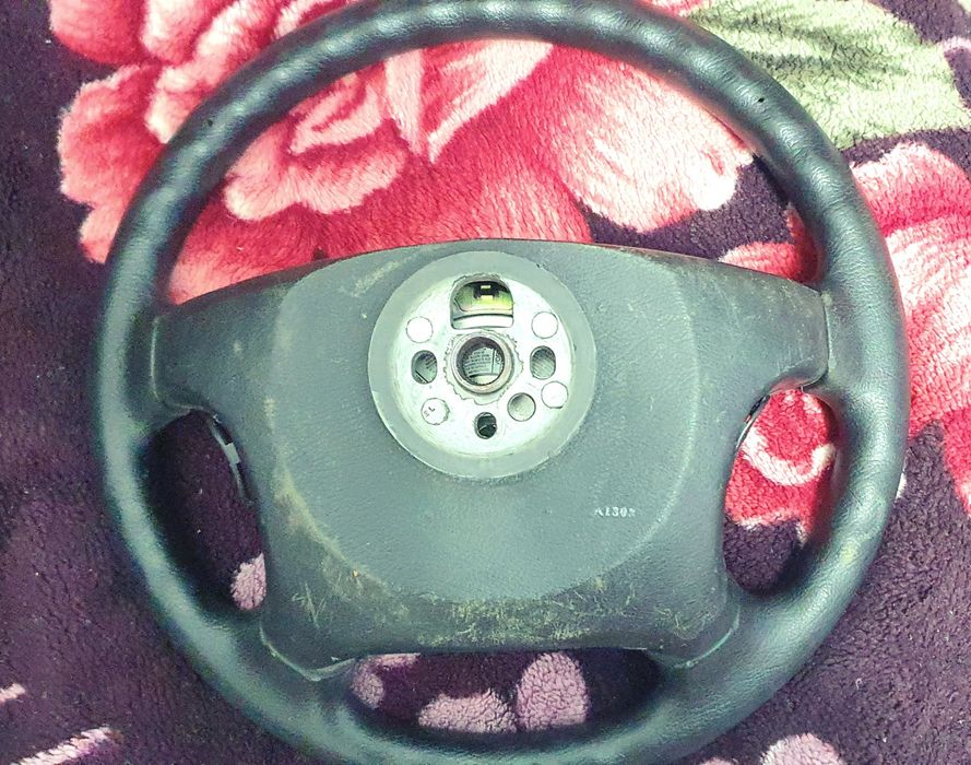 Оригинальный руль с Chevrolet Gentra 2014 года с Airbag ок цена 300