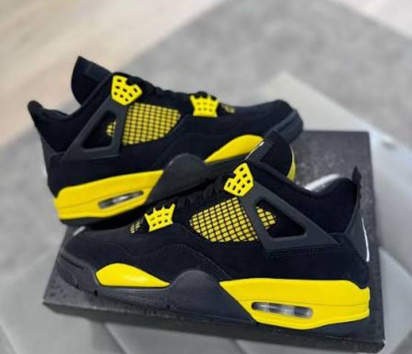 Vând Jordan 4 yellow tunder