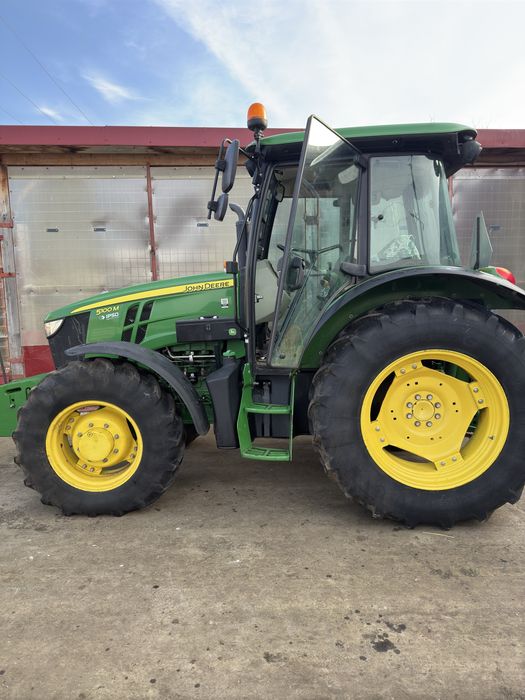 John Deere 5100M