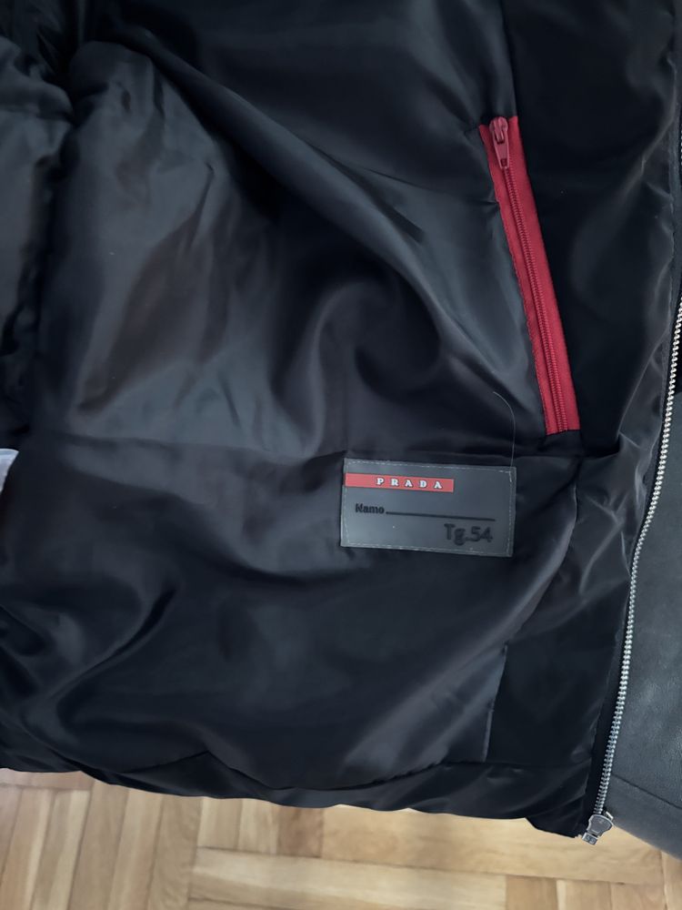 Зимно Яке Prada чисто ново
