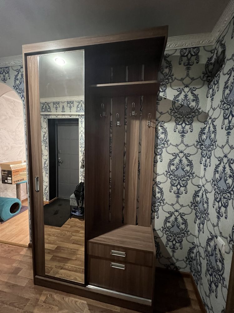 Продам прихожую.