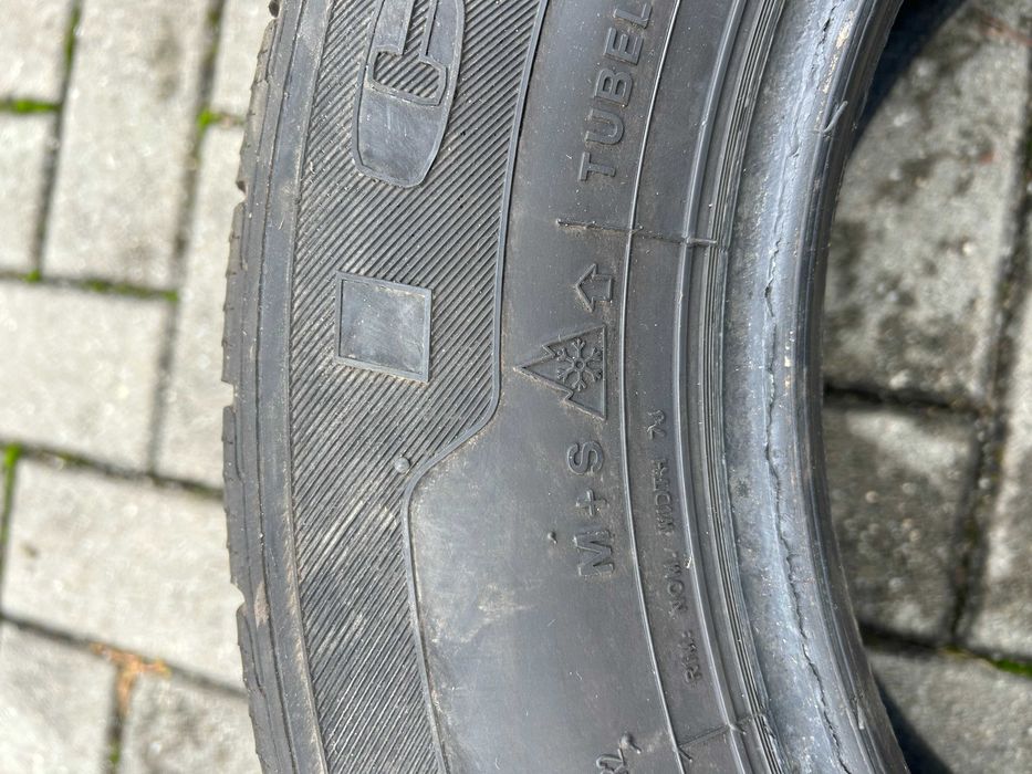 4 anvelope de iarnă Rotalla Ice-Plus S210 235/60/R16