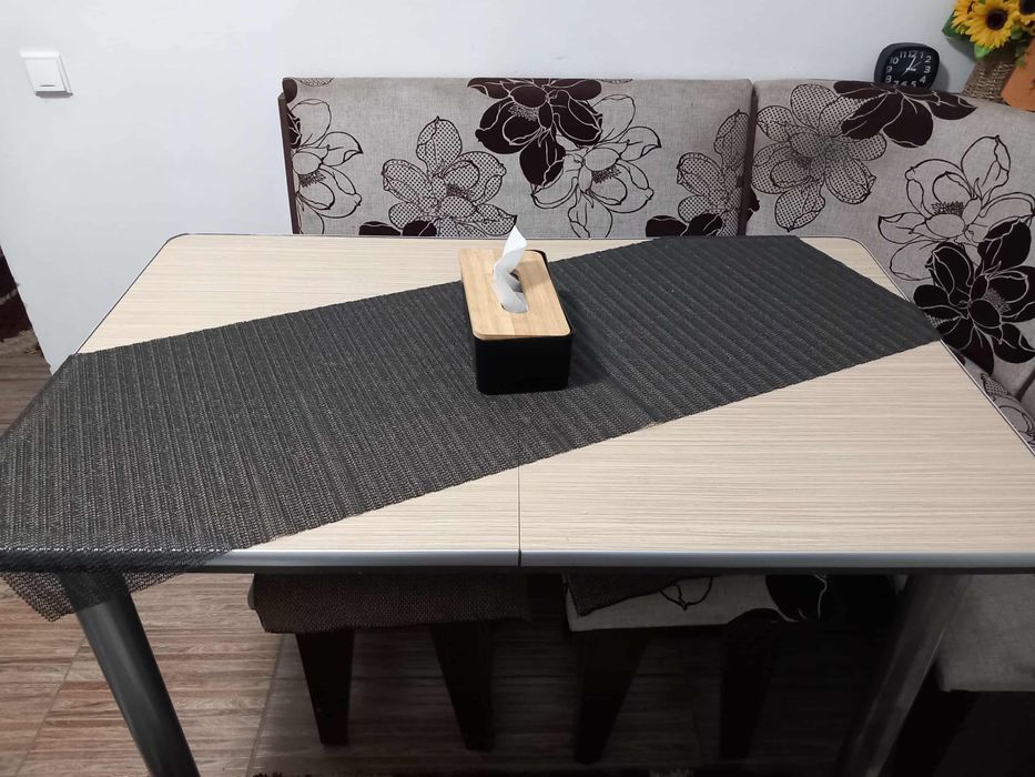 Vand set coltar, masa si 2 scaune