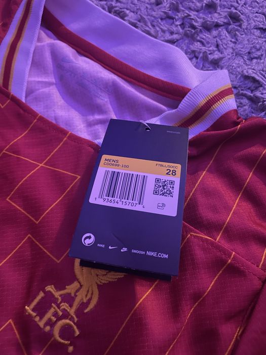 Compleu Liverpool, mărimea S, nou, cu eticheta