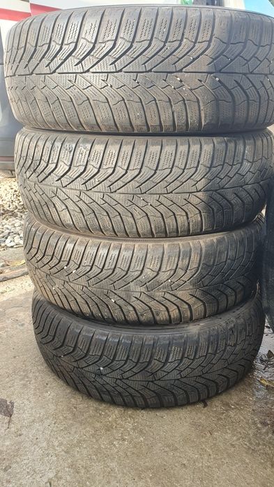 Vând set de 4 anvelope de iarnă Kumho WinterCraft WP52,