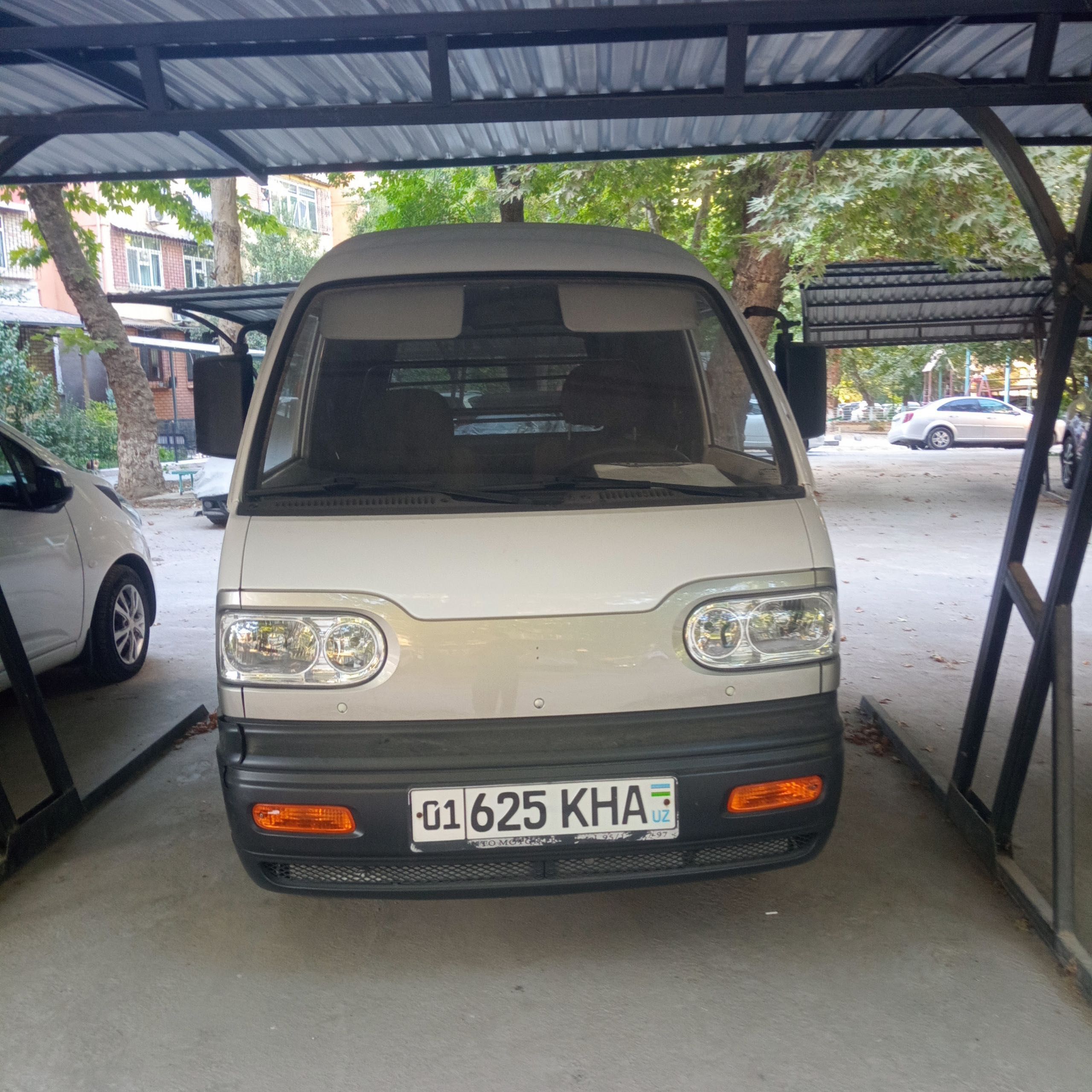Chevrolet Damas van