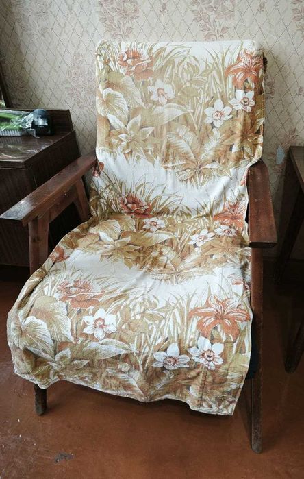 Продаю советские кресла и столик