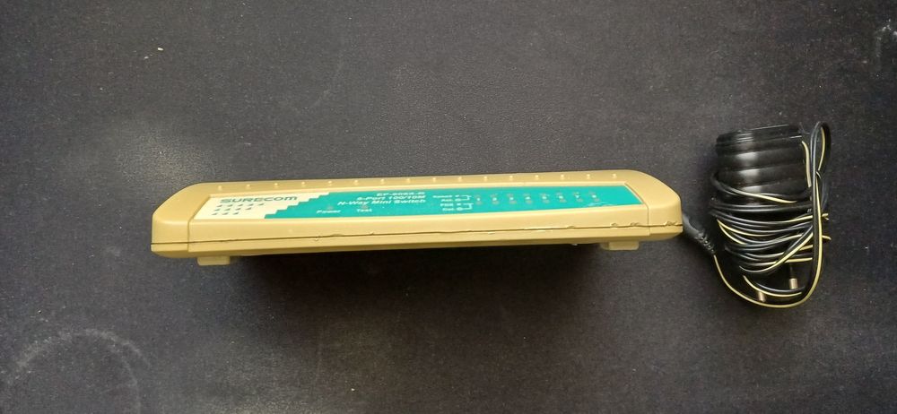 Switch 10 / 100M N-Way Mini Switch 8 porturi