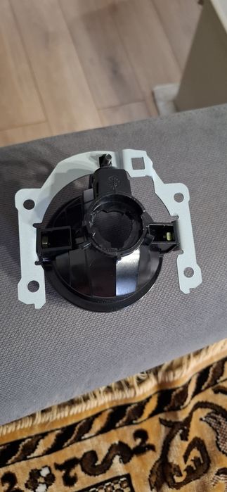 Продам противотуманную фару