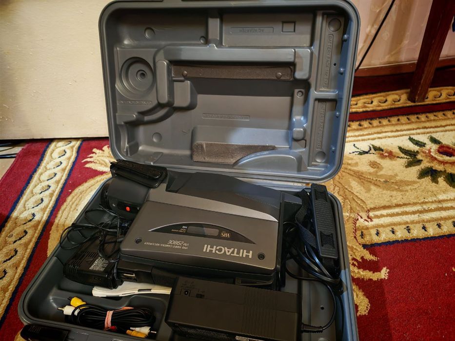 Продам видеокамеру HITACHI почти не пользовались, аккумулятор отсутств