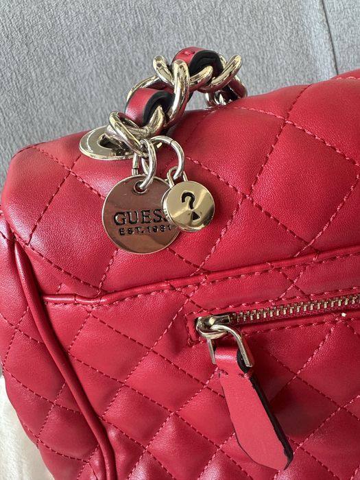 Червена чанта Guess