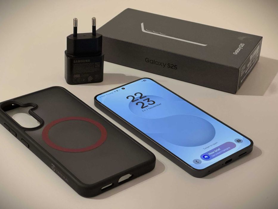 Бартер! Нов! Galaxy S25 256/12GB BlueBlack (Черен) + Адаптер
