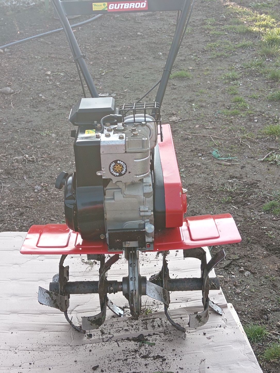 Vând motosapă Briggs & Stratton