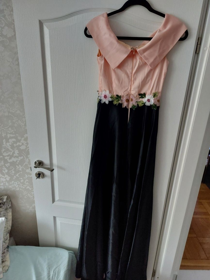 Rochie ocazie tafta negru si roz. Rochie ocazie umeri goi