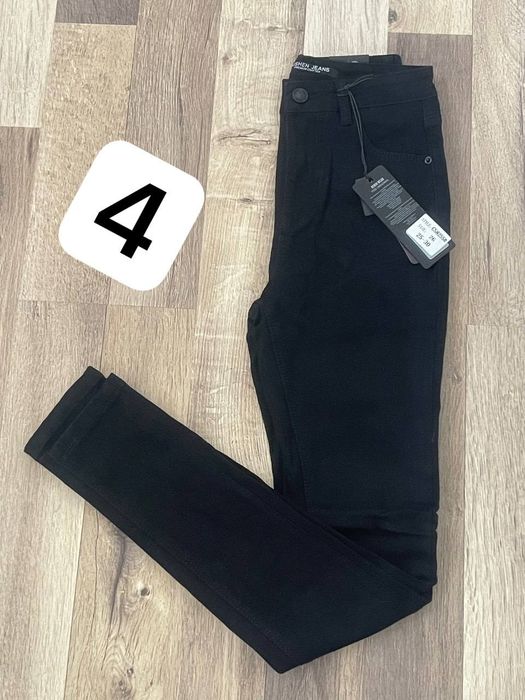 Blugi dama 100 lei perechea .