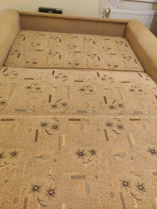 Canapea cu model floral