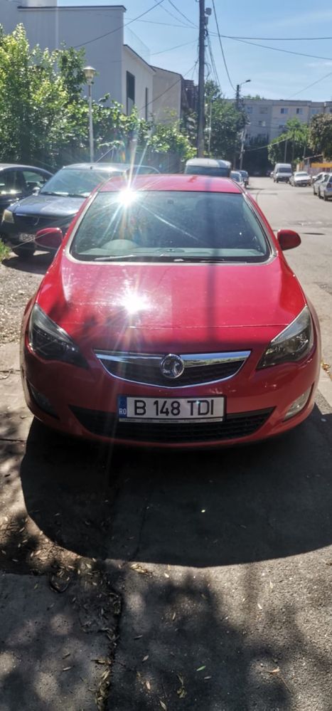 Dezmembrez opel astra j hatchback an 2012 motor 1.7 D cod motor DTR