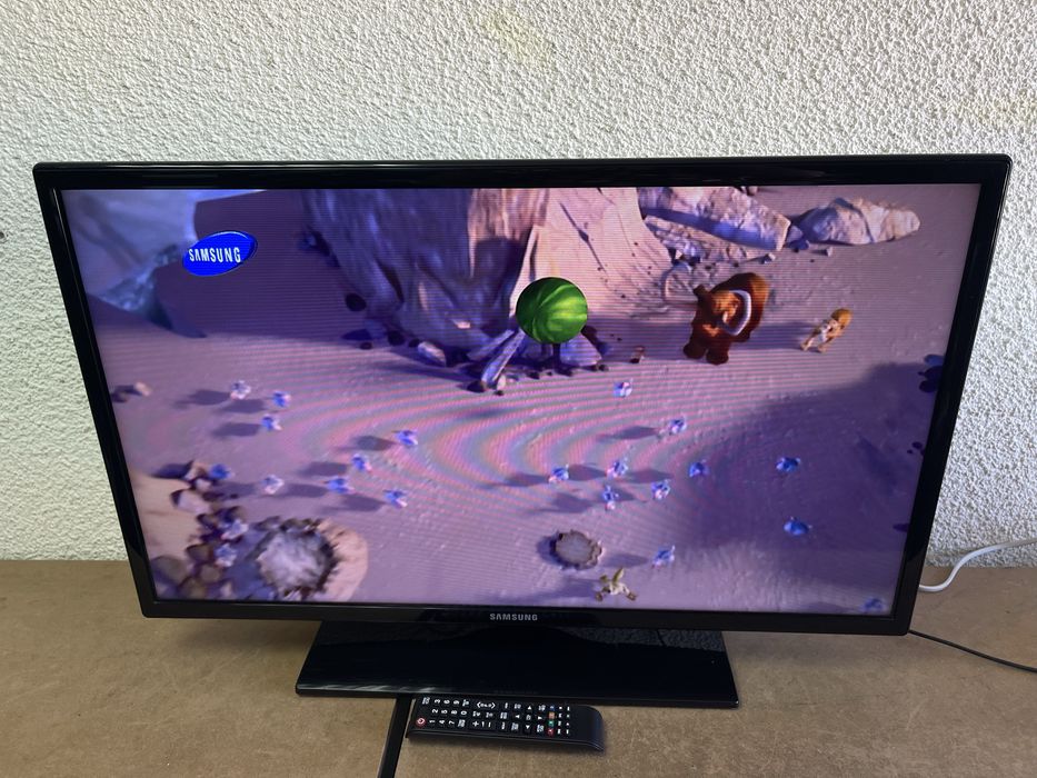 Телевизор Samsung LED 32“ - UE32EH4000
