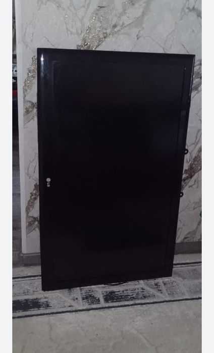 Цена из-за срочности . Продам телевизор плоский, диагональ 107см,