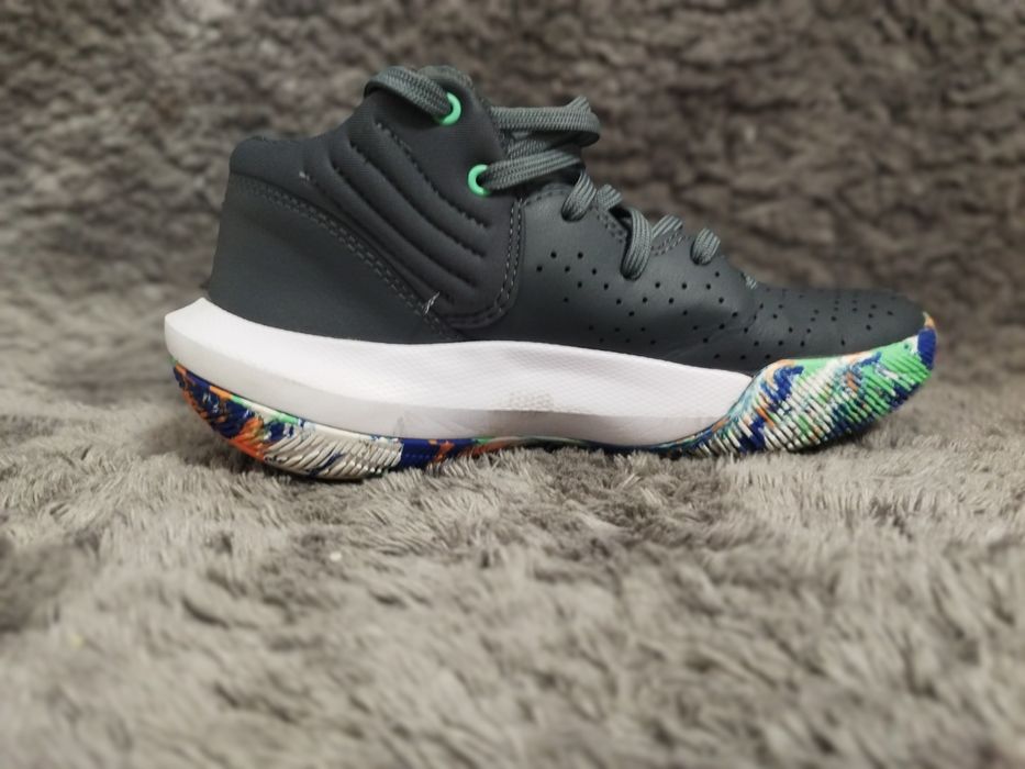 adidasi Under Armour