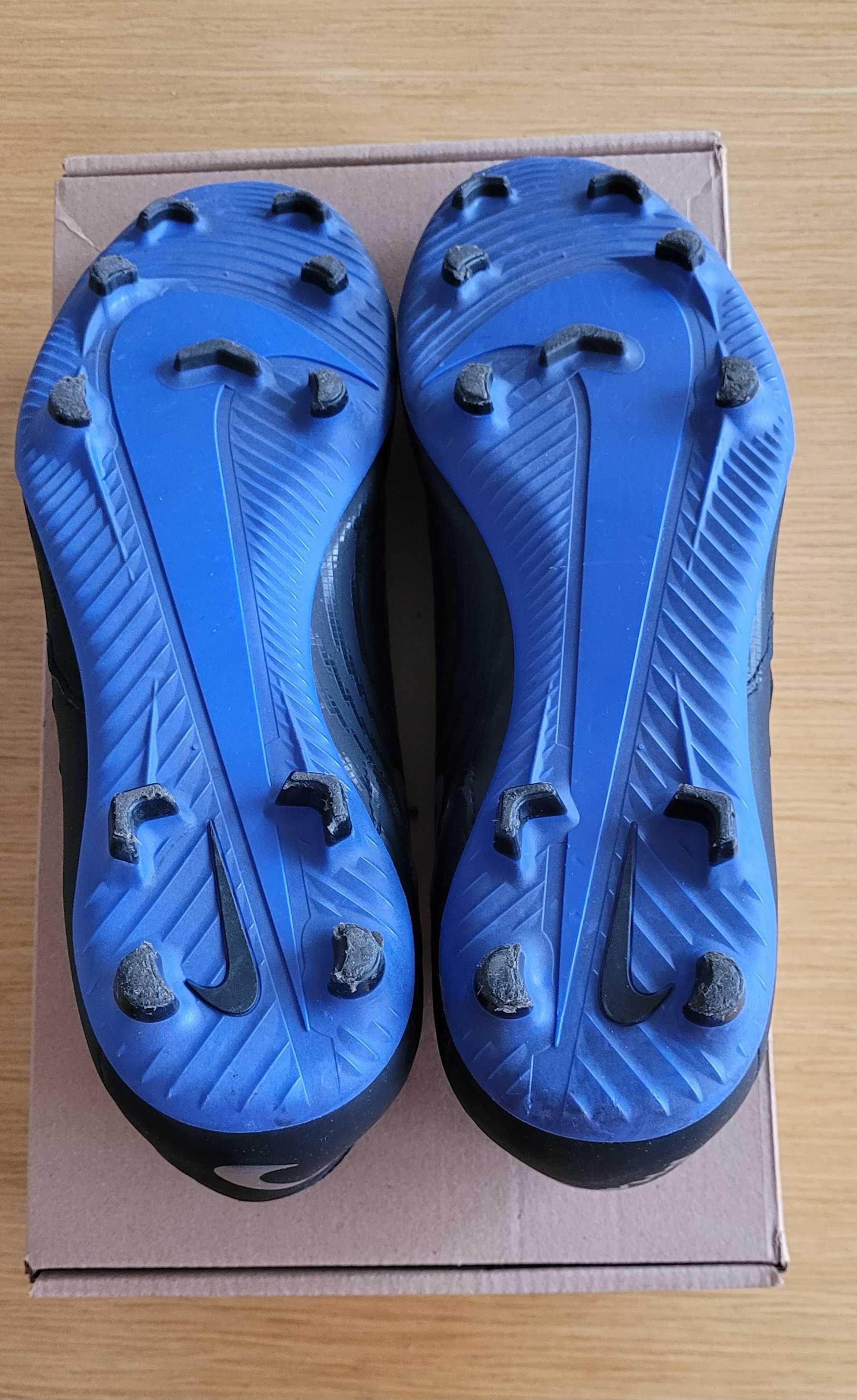 Футболни обувки бутонки Nike Phantom Gx Club Fg/M - размер 44 (UK 9)