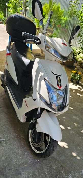 Vând scuter electric și unu cu motor