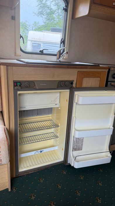 Каравана със френска спалня