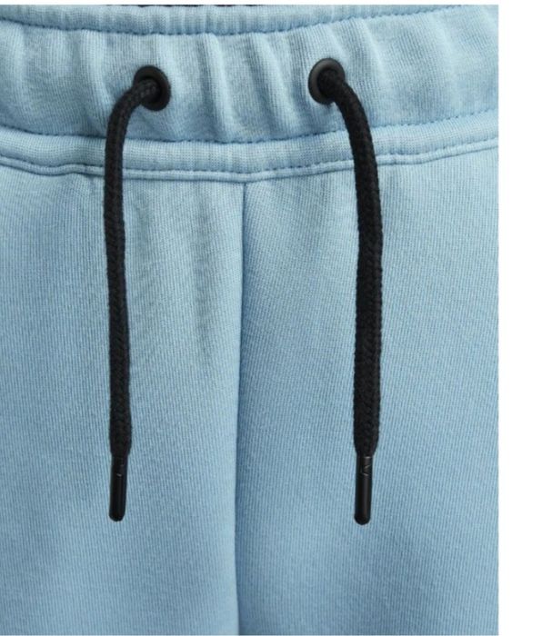 Оригинално долнище на Nike Tech! 128-137.см.