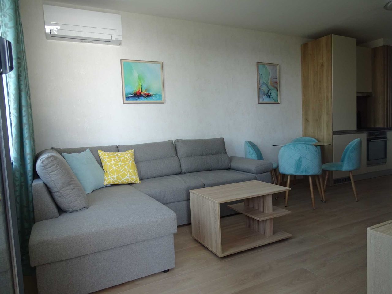Дава се под наем Двустаен апартамент в Варна, Бриз - 76 кв.м за 816 € - Снимка #3