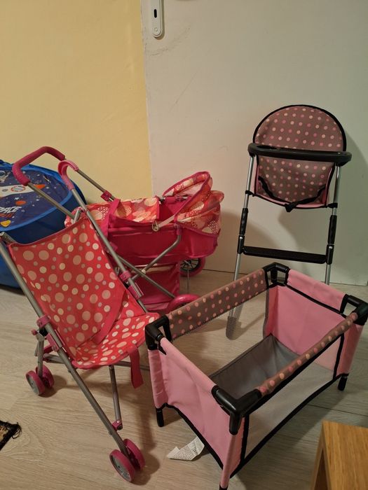 Колички за кукли, легло и столче за хранене