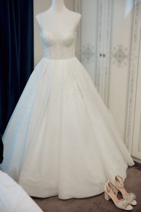 Vând rochie de mireasă tip prințesă