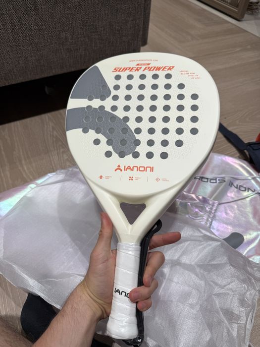 продам абсолютно новую ракетку для Падл