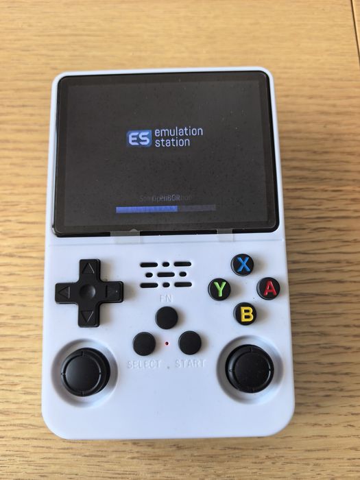 Нова игрова Конзола R36S