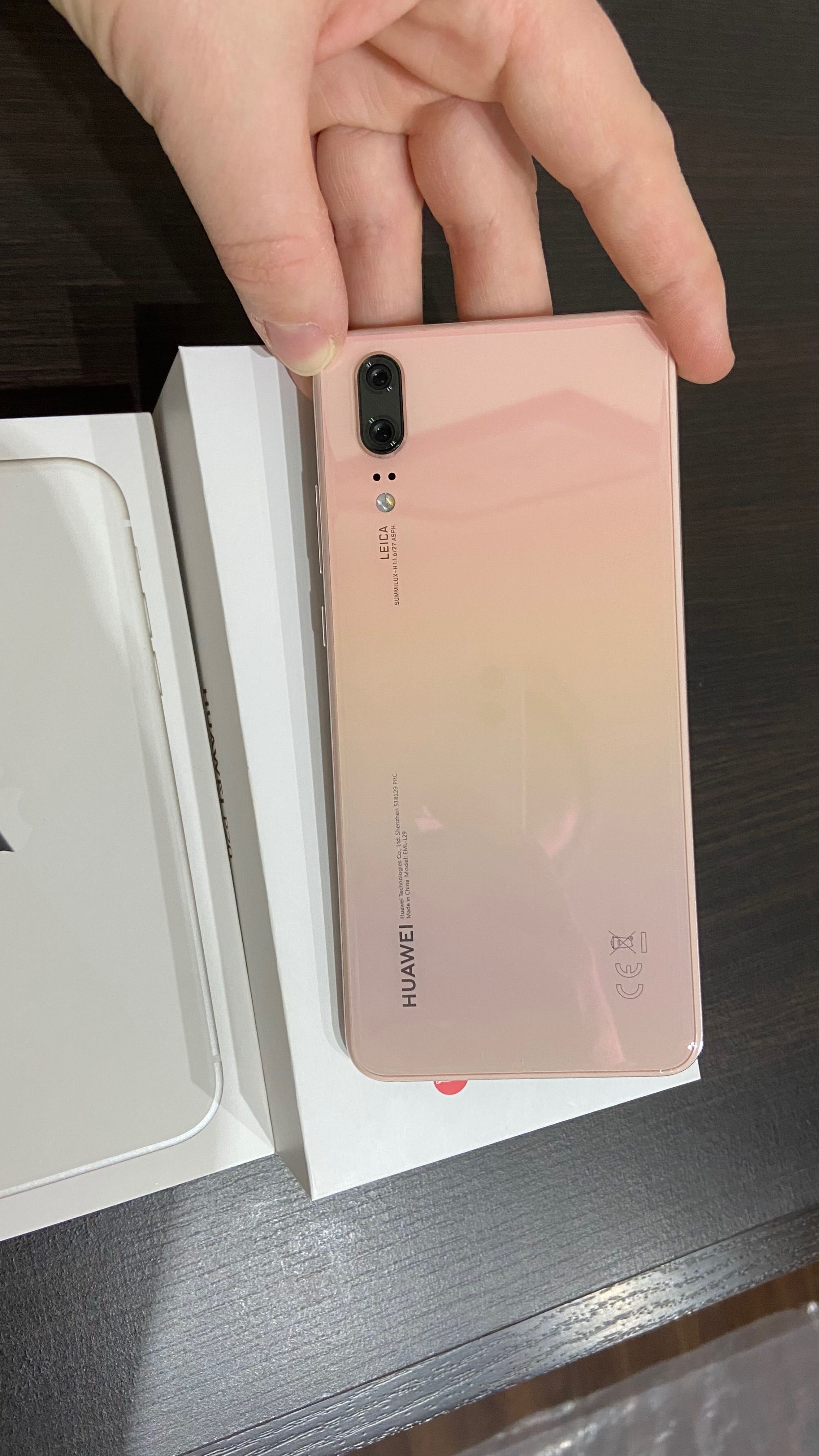 Телефон Huawei p20 64GB