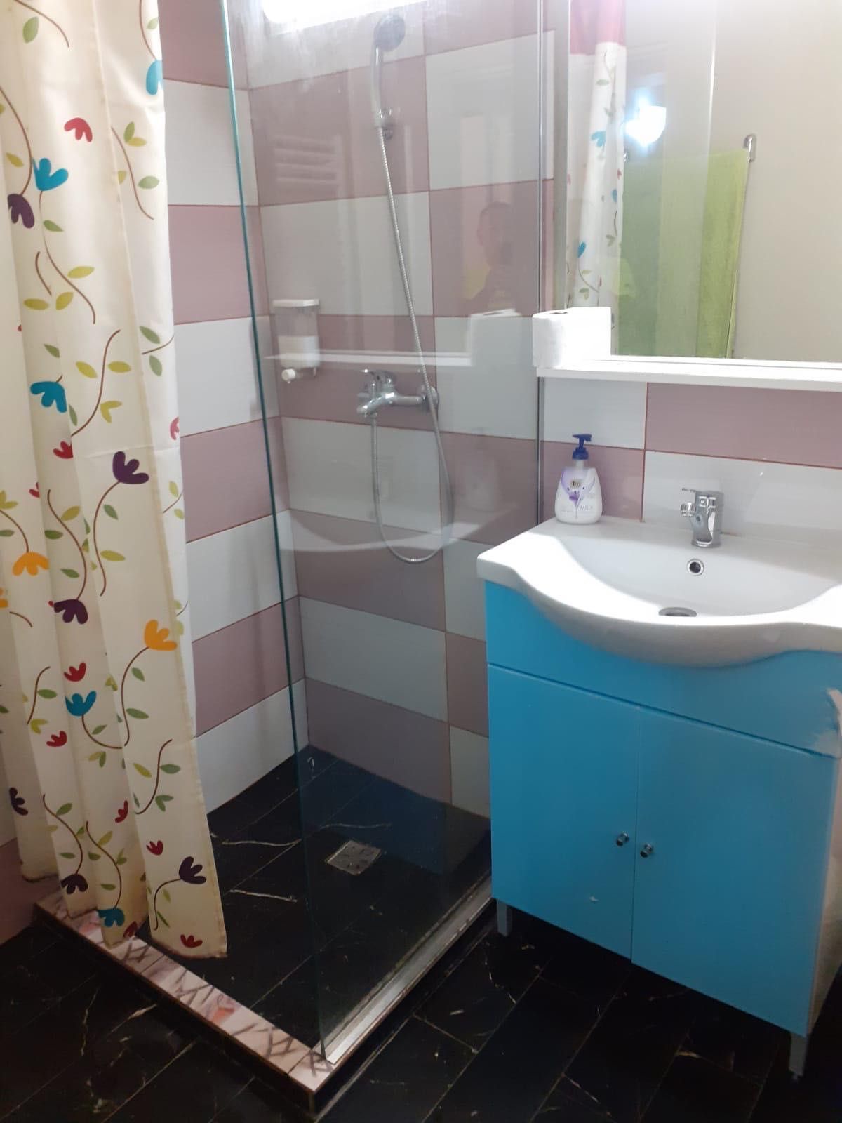 Închiriez apartament și garsoniera regim hotelier