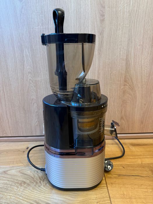 Бавнооборотна студено-пресоваща сокоизстисквачка