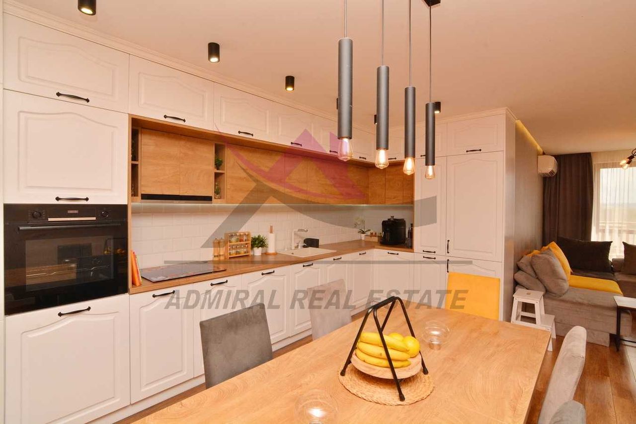 Продава се Четиристаен апартамент в Варна, Изгрев - 154 кв.м за 2156 €/кв.м - Снимка #3