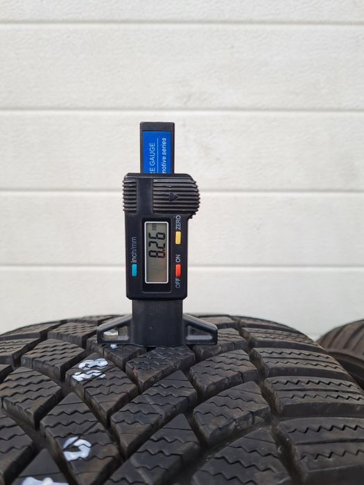 Зимни гуми 2 броя BRIDGESTONE Blizzak LM005 235 55 R17 дот 3823