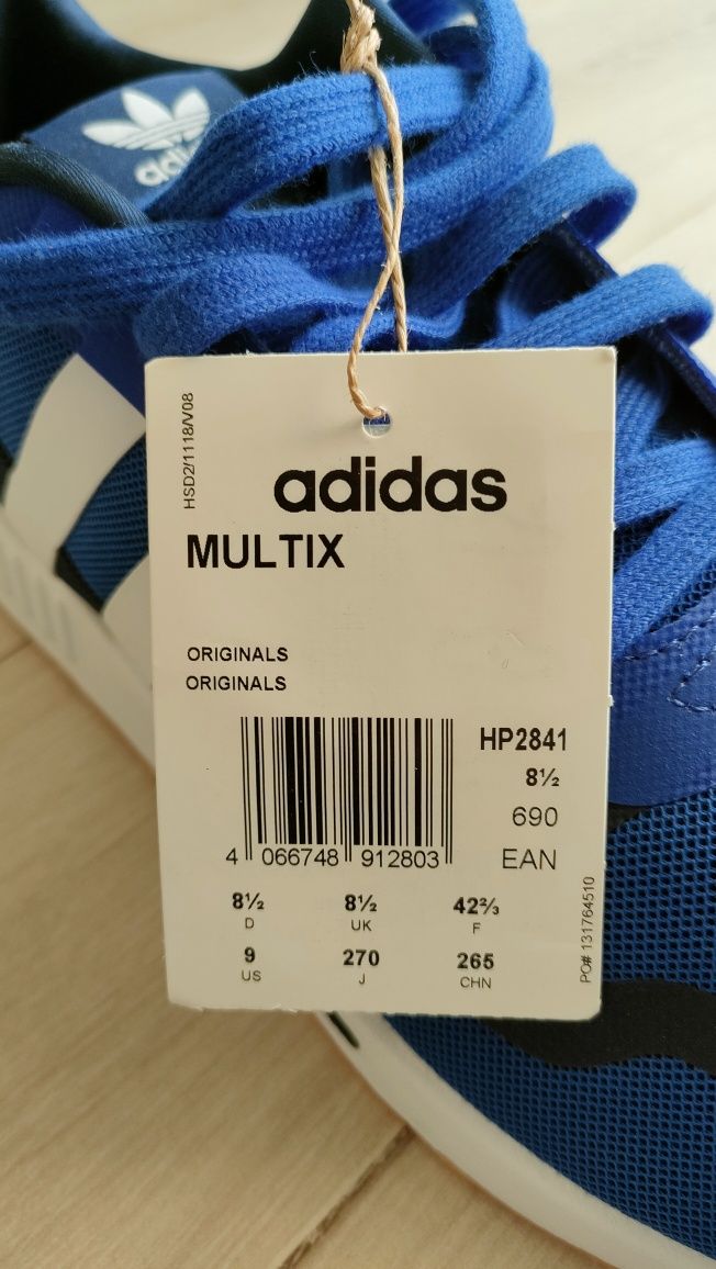 Продам новые кроссовки Adidas