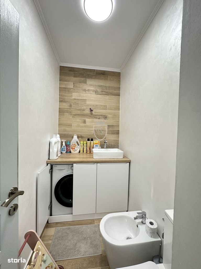 Apartament 3 camere 90 mp.parcare zona str.Paris
