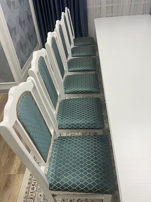 Стол со стульями